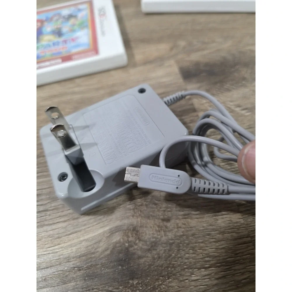 Nintendo 2ds FTR-001 With 2 Games, 4GB SD Card, Charger, & Stylus Tested Works!